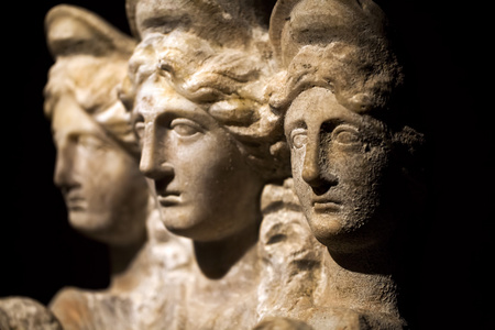 古希腊的大理石的身体和脸雕像