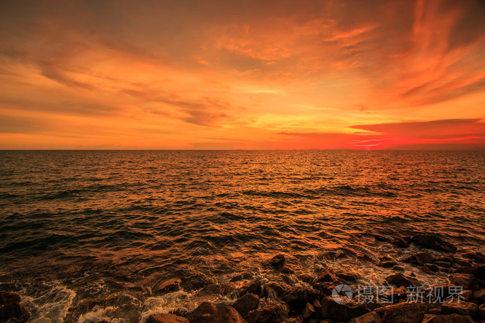 夕阳和海面波