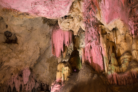 室内的天然洞穴中安大路西亚，西班牙   里面奎瓦斯德马拉加是各种地质洞穴编队，创建有趣的图案