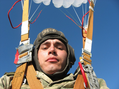 降落伞跳跃。准备登陆俄国特种部队