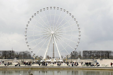 在巴黎协和广场的大轮子。法国