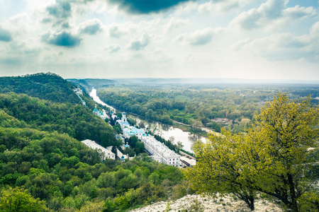 风景 Svyatogorsk 修道院