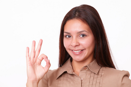 美女okok 手势的西班牙裔美女照片