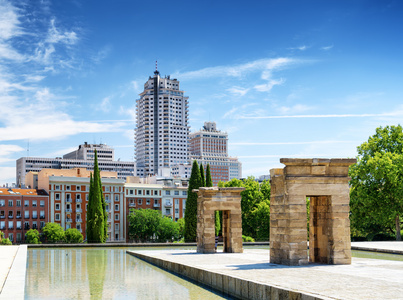 盖茨对 Debod 寺古埃及庙宇，在巴勒斯坦权力机构