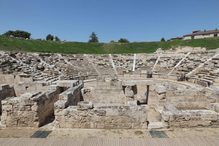 第一个古剧场 Grece, 塞萨利最大的剧院, 拥有1万人的座椅能力。