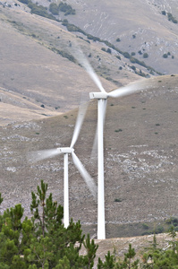 风能 风力发电是通过风力涡轮机