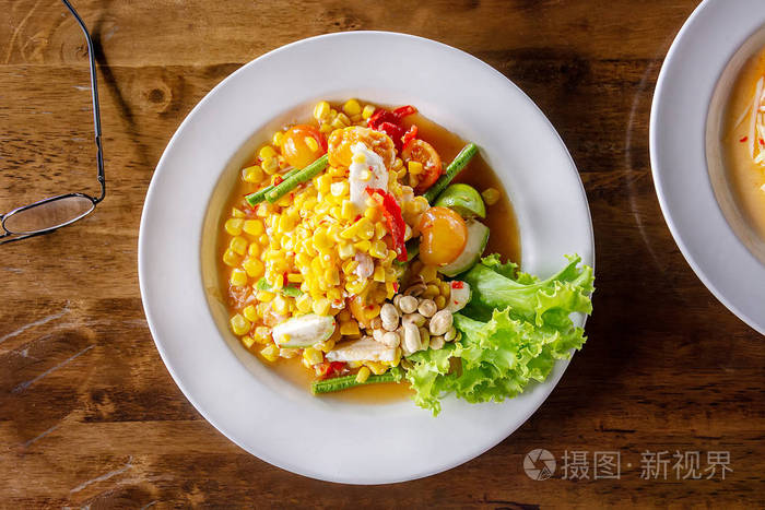 玉米沙拉配咸鸡蛋, 泰式食品沙拉
