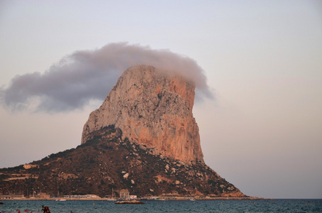 在 calpe，西班牙的沙滩