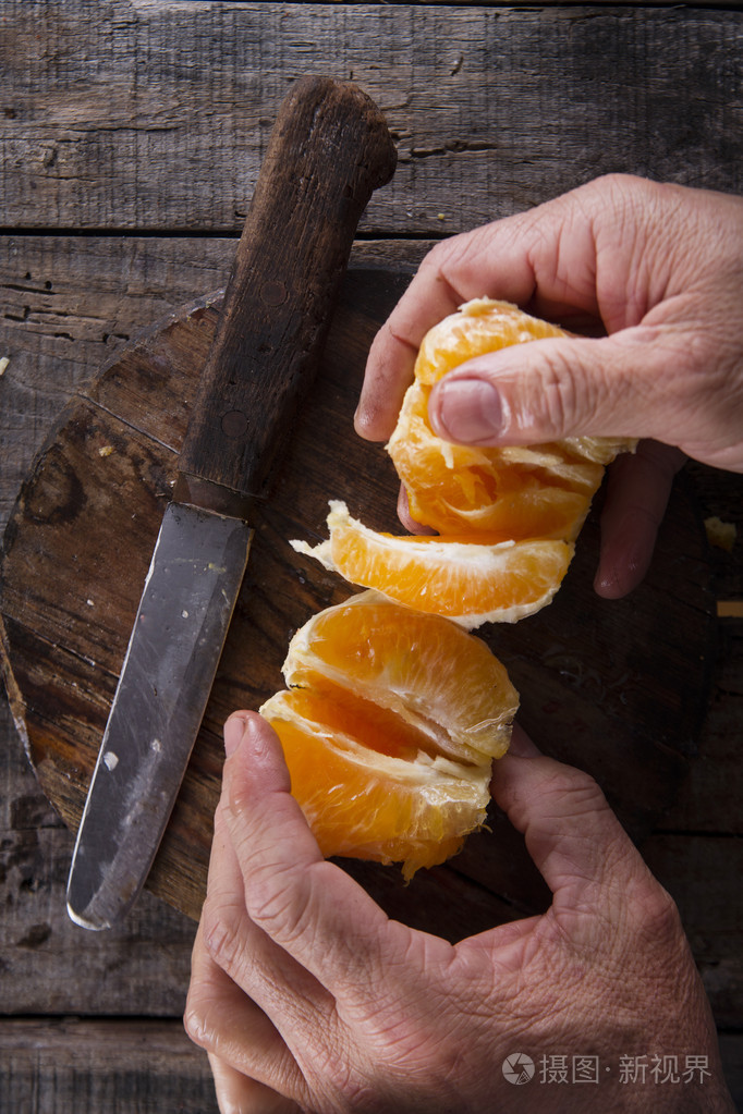 剥桔子