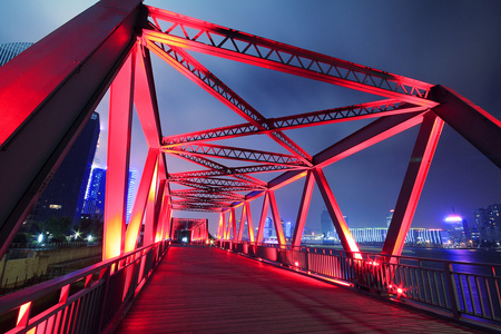 钢结构桥梁特写在夜景景观