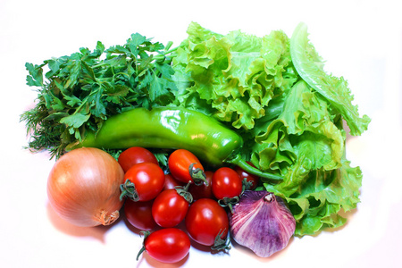 蔬菜和沙拉在白色背景上的绿色食品