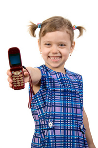 漂亮的小女孩显示移动电话