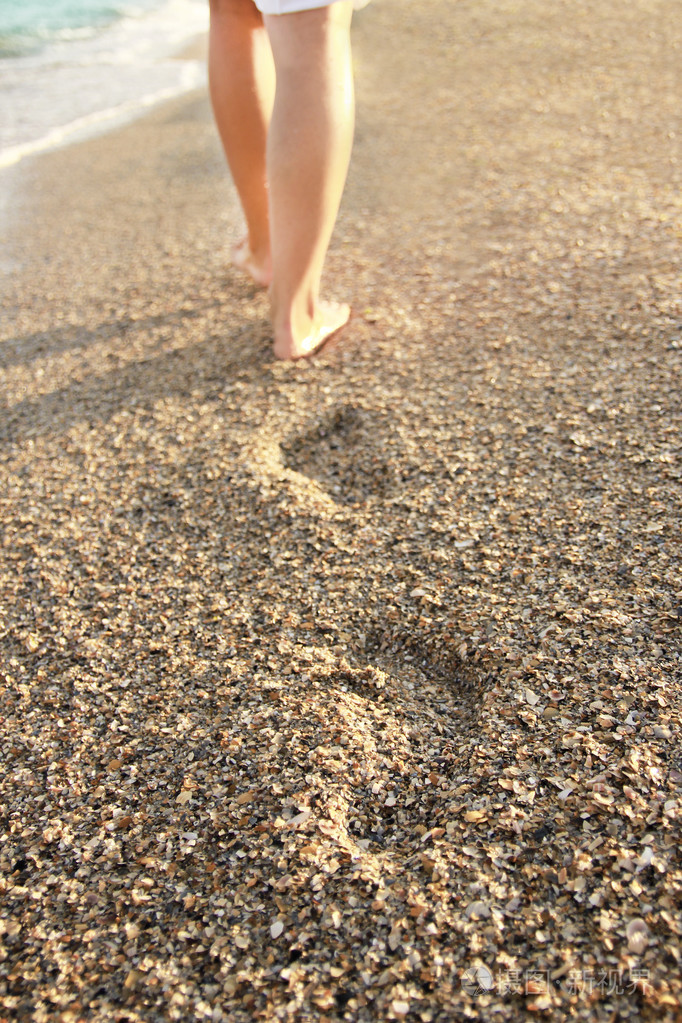 在沙子里的脚印