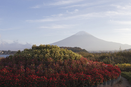 秋天的时候，日本的富士山