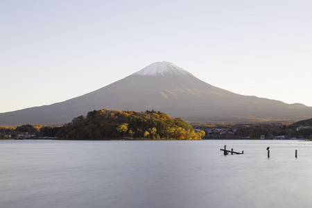 秋天的时候，日本的富士山