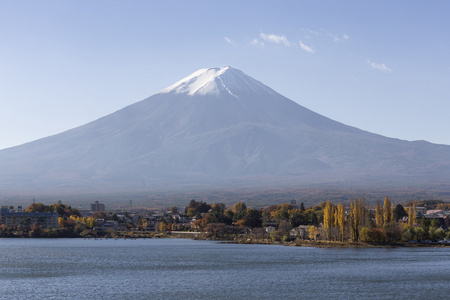 秋天的时候，日本的富士山