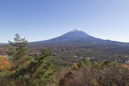 秋天的时候，日本的富士山