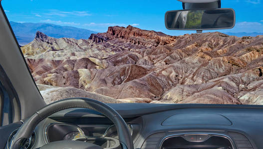从汽车挡风玻璃看萨点, 风景名胜在死亡谷, 加利福尼亚, 美国