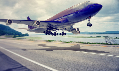 降落的飞机图片