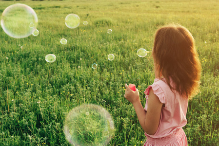 泡沫无忧无虑图片