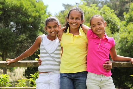 好朋友最好的朋友享受阳光灿烂的日子照片