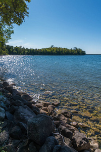 Manitoulin 岛神灵湖海岸线景观