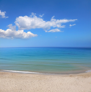 大海天空蓝色的大海和天空照片