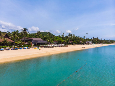 美丽的热带海滩和海的鸟瞰在海岛为旅行和假期的树