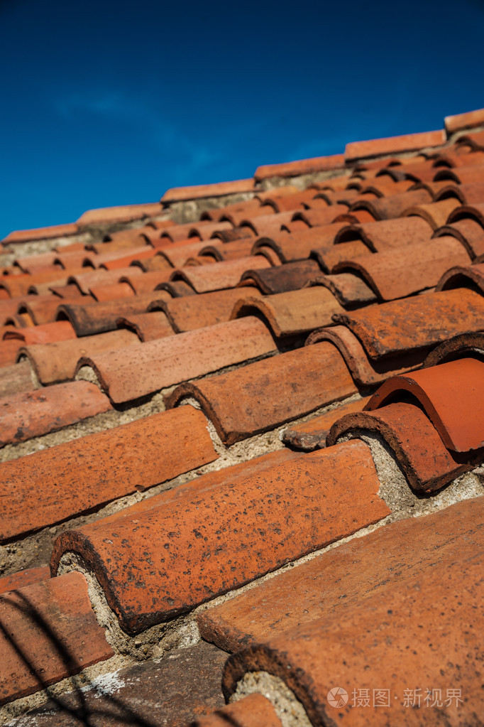 在意大利的老片砖瓦的屋顶