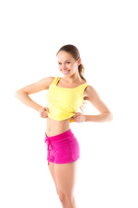 快乐健身年轻女人在运动服显示出平坦的腹部