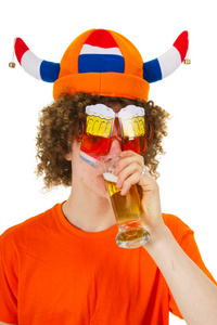 荷兰体育迷喝啤酒