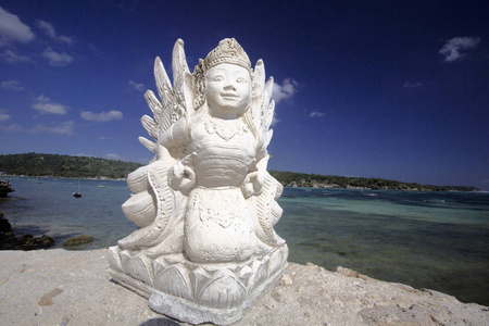 在海湾前的女神雕像, 兰彭坎, 印度尼西亚