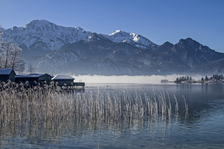 一个冬天的早晨，在湖 Kochel