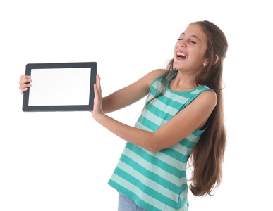 美丽的青少年女孩与一台平板电脑
