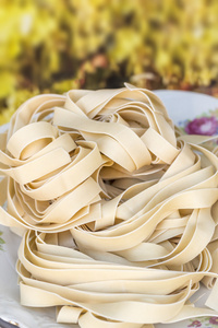 干味的宽面条照片