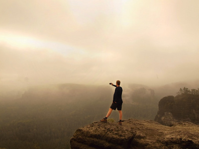 国家公园撒克逊瑞士在德国.忧郁秋天的早晨 照片