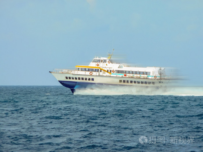 水翼艇执行地中海岛屿之间飞行