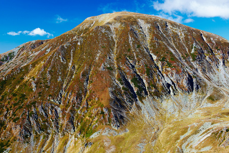 风景与游击分子山在罗马尼亚 mohoru 高峰