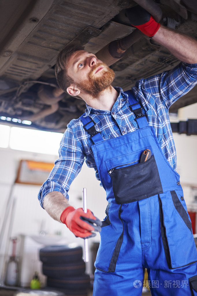 专业的汽车修理工