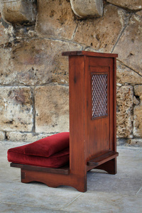 黎巴嫩教堂外的忏悔椅