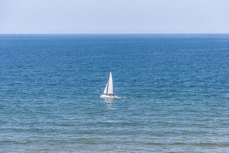 游艇在海上