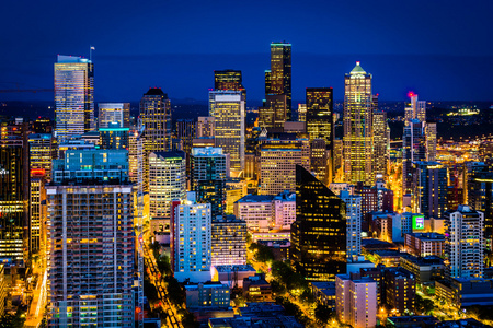 观的市中心西雅图地平线在晚上，在西雅图，洗洗