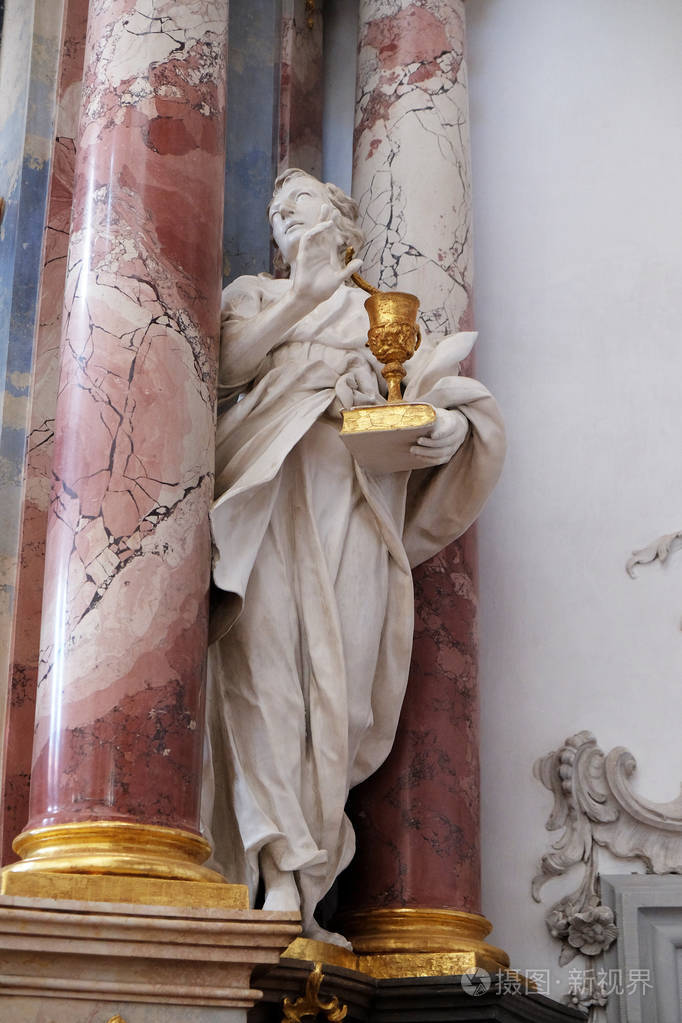 圣约翰福音传教士雕像在本笃会修道院教堂在阿莫巴赫德国