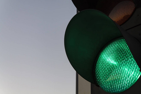绿灯亮起红绿灯照片