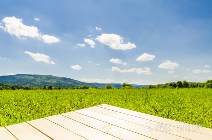空的木桌上风景背景