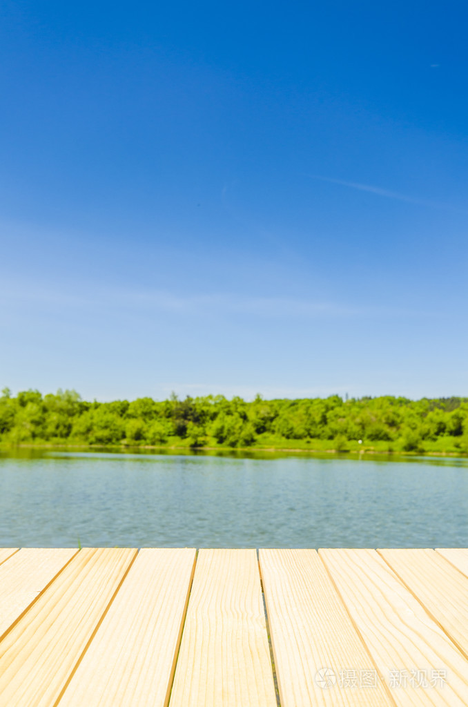 空的木桌上风景背景