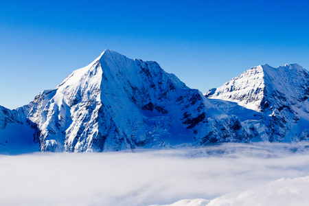 冬山意大利阿尔卑斯山的白雪皑皑的雪峰