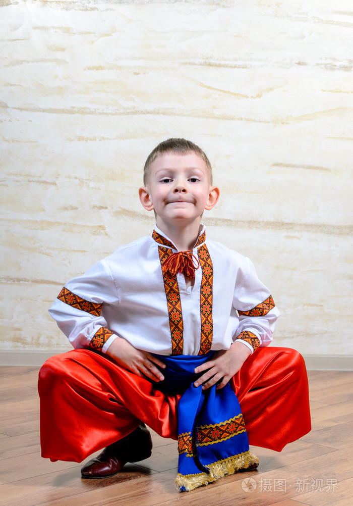 乌克兰儿童表演传统舞蹈