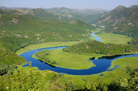 湖斯卡达尔国家公园 Crnojevica 河，黑山