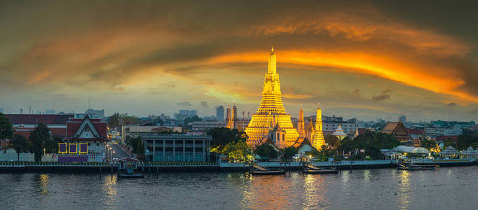 泰国曼谷美丽日落的阿伦寺全景鸟瞰图
